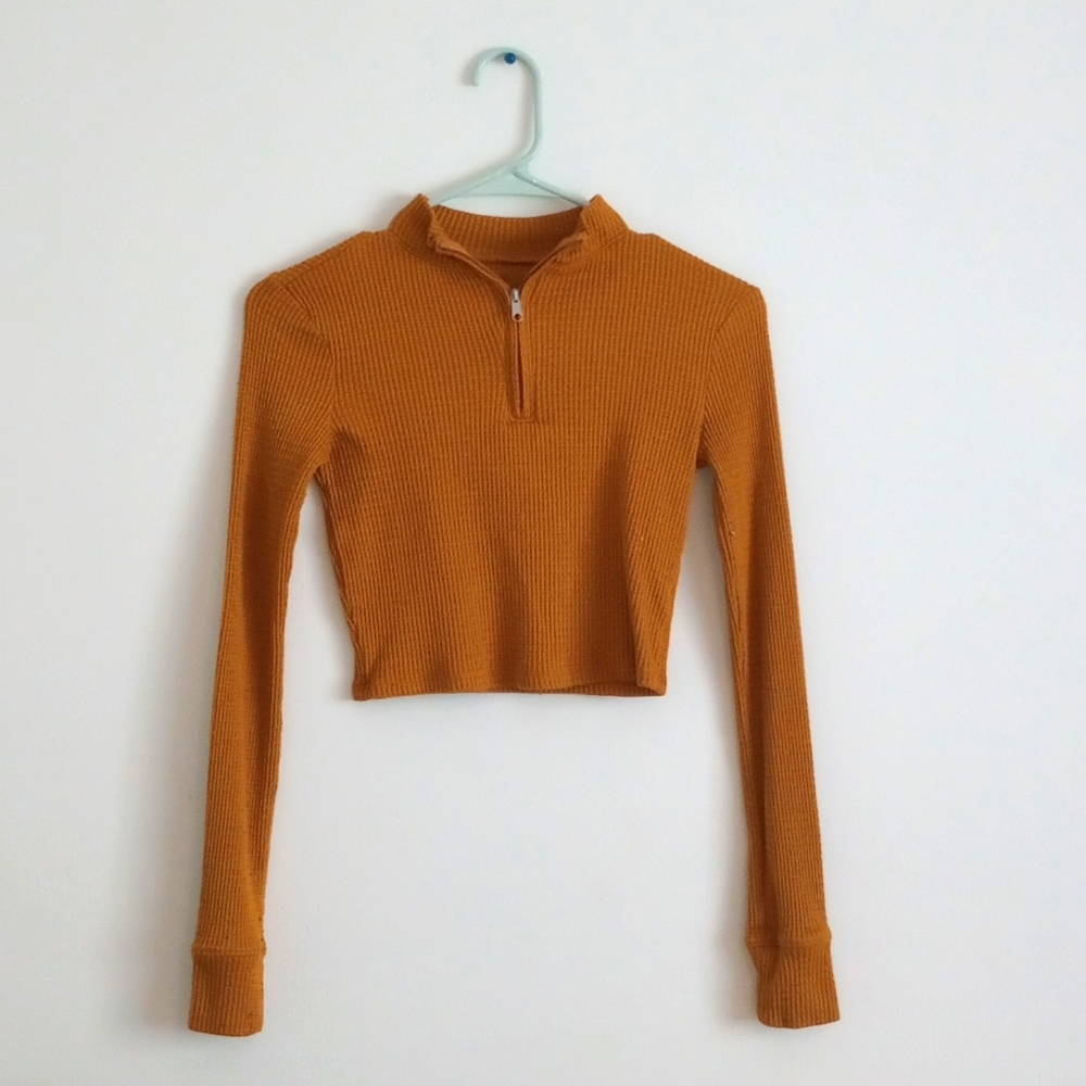Long sleeved cropped shirt